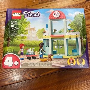 Lego Friends #41695 Pet Clinic 111 pieces ages 4 + New!